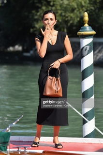 Serena Rossi feet photo thumbnail