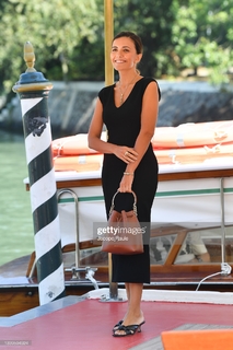 Serena Rossi feet photo thumbnail