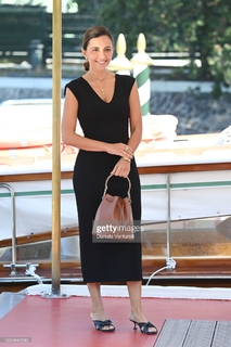 Serena Rossi feet photo thumbnail