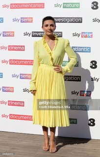 Serena Rossi feet photo thumbnail