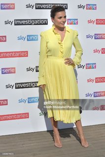 Serena Rossi feet photo thumbnail