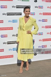 Serena Rossi feet photo thumbnail