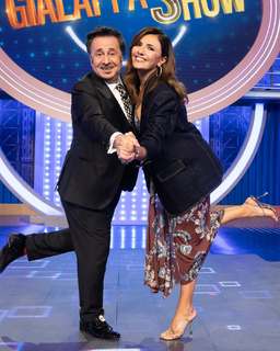 Serena Rossi feet photo thumbnail