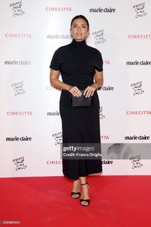 Serena Rossi feet photo thumbnail