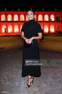 Serena Rossi feet photo thumbnail