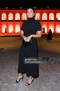 Serena Rossi feet photo thumbnail