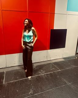 Serena Rossi feet photo thumbnail