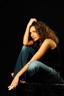 Serena Rossi feet photo thumbnail