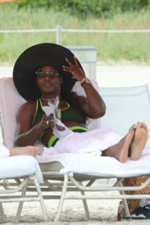 Serena Williams feet photo thumbnail