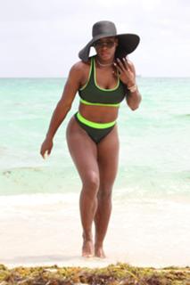 Serena Williams feet photo thumbnail