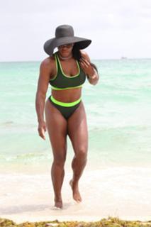 Serena Williams feet photo thumbnail
