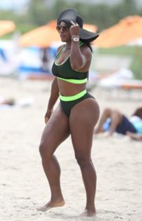 Serena Williams feet photo thumbnail
