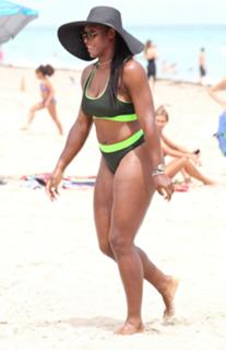 Serena Williams feet photo thumbnail