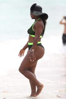 Serena Williams feet photo thumbnail