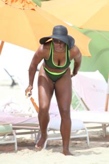Serena Williams feet photo thumbnail