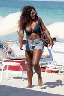 Serena Williams feet photo thumbnail
