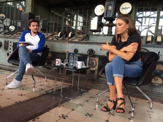 Serenay Sarikaya feet photo thumbnail
