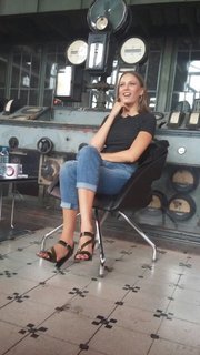 Serenay Sarikaya feet photo thumbnail