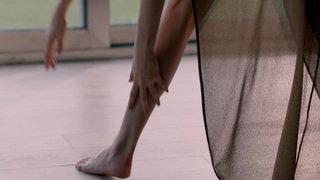 Serenay Sarikaya feet photo thumbnail