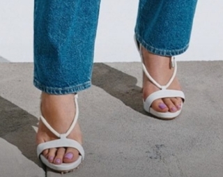 Serenay Sarikaya feet photo thumbnail