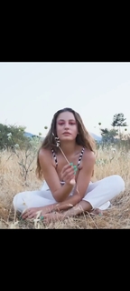 Serenay Sarikaya feet photo thumbnail