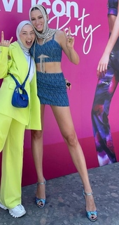 Serenay Sarikaya feet photo thumbnail