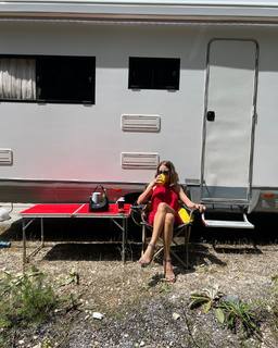 Serenay Sarikaya feet photo thumbnail