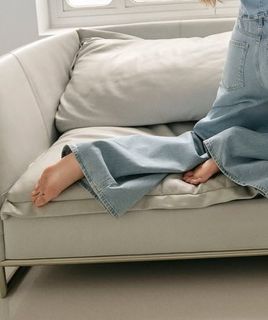 Serenay Sarikaya feet photo thumbnail