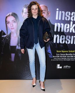 Serenay Sarikaya feet photo 10