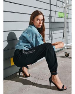 Serenay Sarikaya feet photo 14