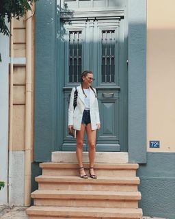 Serenay Sarikaya feet photo 13