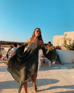 Serenay Sarikaya feet photo 12
