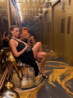 Serenay Sarikaya feet photo 4