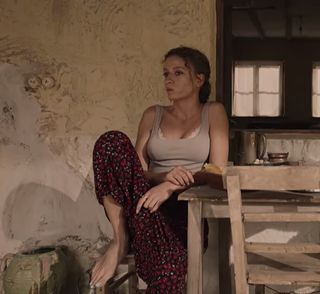 Serenay Sarikaya feet photo 18