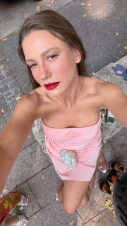 Serenay Sarikaya feet photo 14