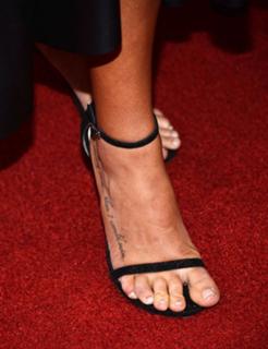 Serinda Swan feet photo thumbnail