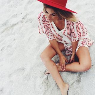 Serinda Swan feet photo thumbnail