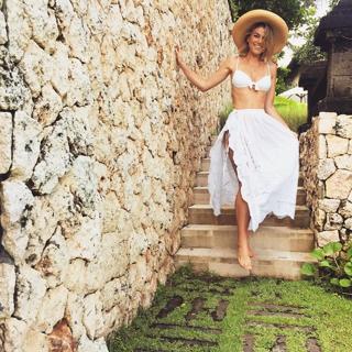 Serinda Swan feet photo thumbnail