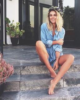 Serinda Swan feet photo thumbnail
