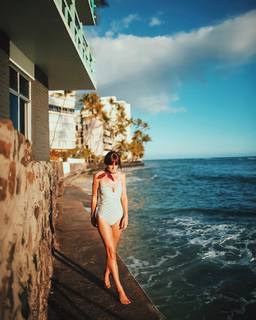 Serinda Swan feet photo thumbnail