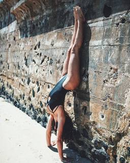 Serinda Swan feet photo thumbnail