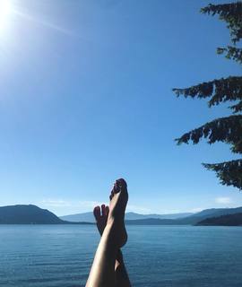 Serinda Swan feet photo thumbnail
