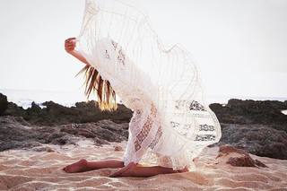 Serinda Swan feet photo thumbnail