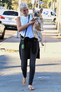 Serinda Swan feet photo thumbnail