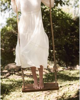 Serinda Swan feet photo thumbnail