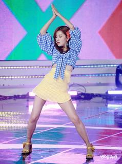 Seul-gi Kang feet photo thumbnail