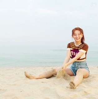 Seul-gi Kang feet photo thumbnail