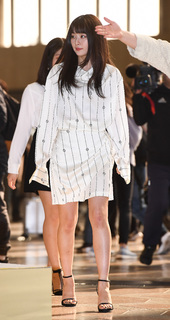 Seul-gi Kang feet photo thumbnail