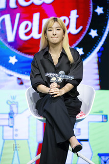 Seul-gi Kang feet photo thumbnail