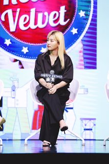 Seul-gi Kang feet photo thumbnail